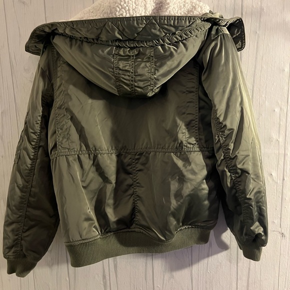 American Eagle Outfitters Olive Puffer Jacket - Picture 2 of 13